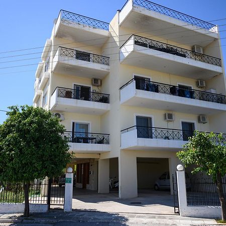 Alexander Apartments Airport Spáta Dış mekan fotoğraf