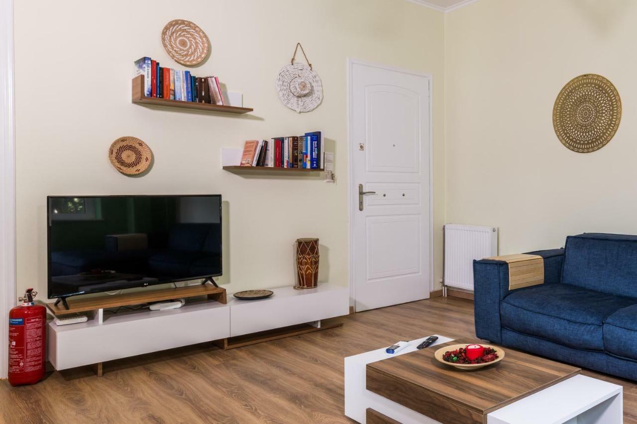 Alexander Apartments Airport Spáta Dış mekan fotoğraf