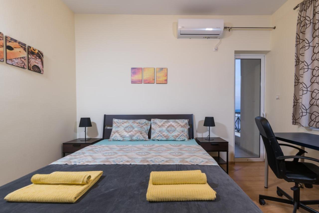 Alexander Apartments Airport Spáta Dış mekan fotoğraf